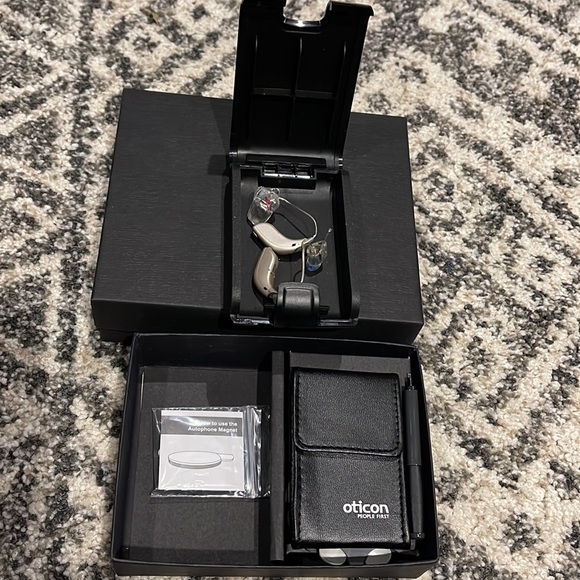 Oticon people first Hearing aid model Ria 2. Comes with cleaning aid - Picture 6 of 10